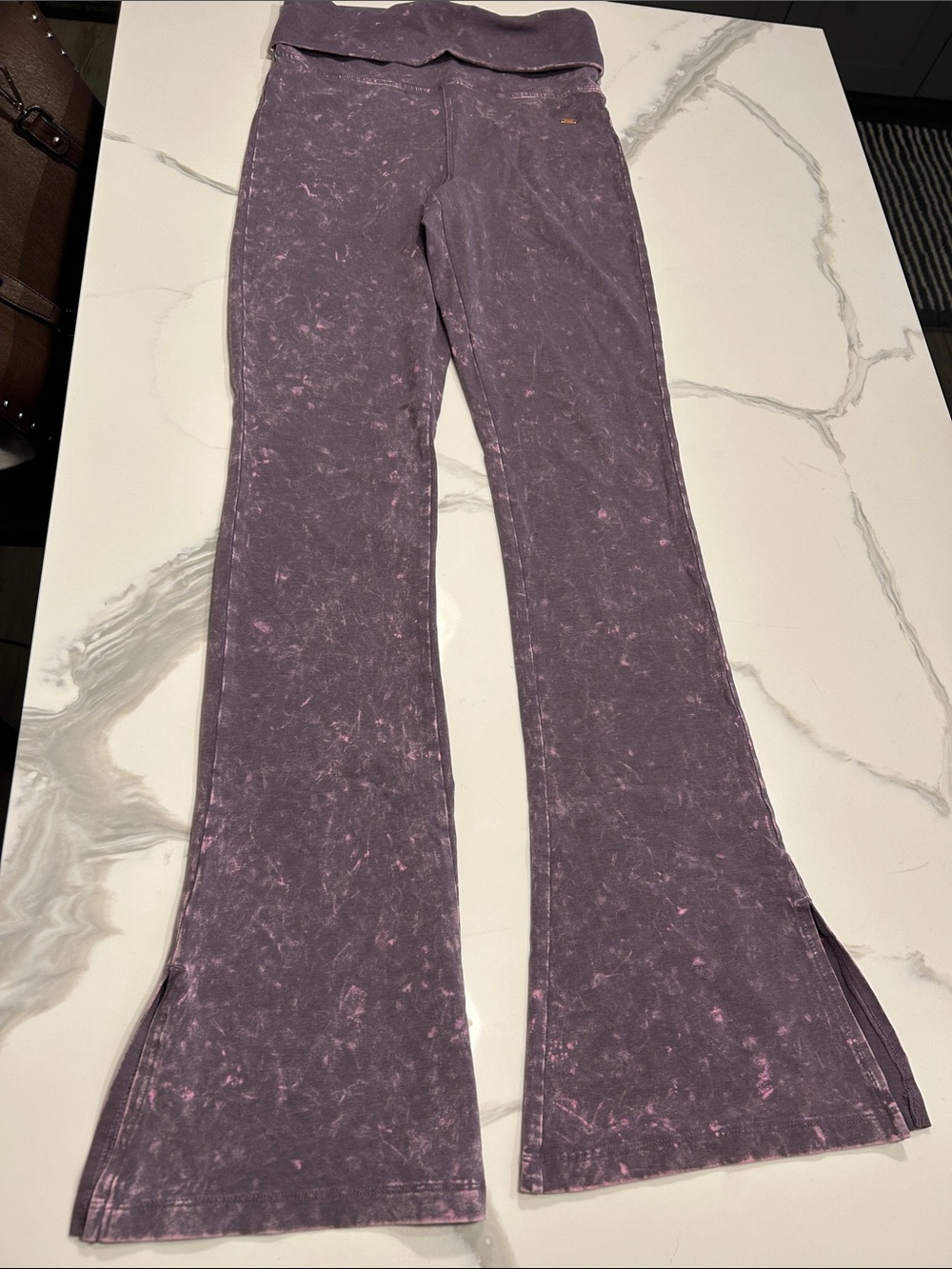 PINK Victoria's Secret Purple Marble Flare Leggings w: cute side slits - Medium
